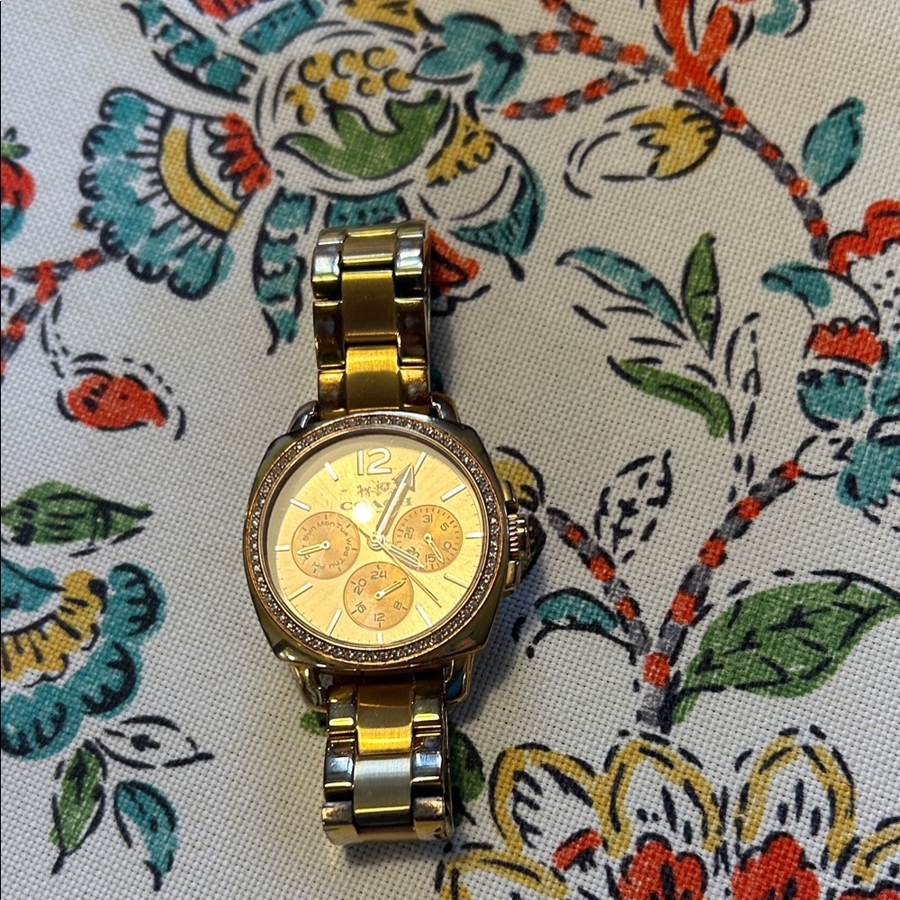 Coach. Lovely rose gold - Women's Bracelet Watch w/ Crystals  - needs battery 🪫